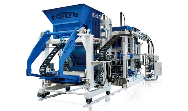 Strahlen und Entrosten der Güteklasse Sa2,5 verbessern die innere Qualität des Stahls und verlängern die Lebensdauer der Komponenten der QGM-Blockmaschine