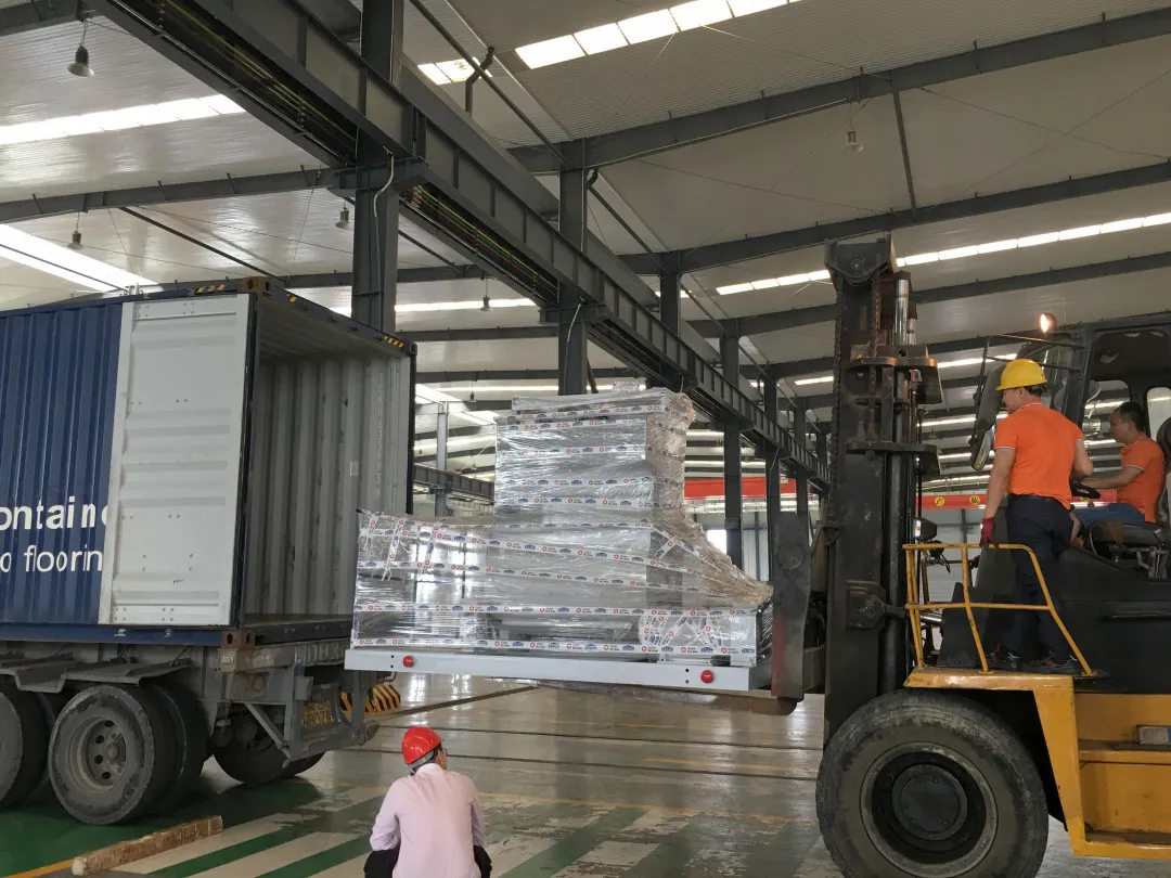 项目发货|威尼斯人娱乐城QT6全自动砌块成型机生产线发货乌拉圭，助力市政建设！