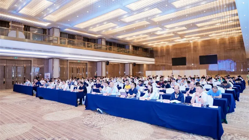 QGM świeci na konferencji wymiany w 2025 r. „Konferencja wymiany na temat kompleksowego wykorzystania typowych odpadów stałych w pasie ekonomicznym w Jangcy oraz 7. konferencji technologicznej na temat produkcji i zastosowania materiałów recyklingowych„ Używające się na nowe materiały ”