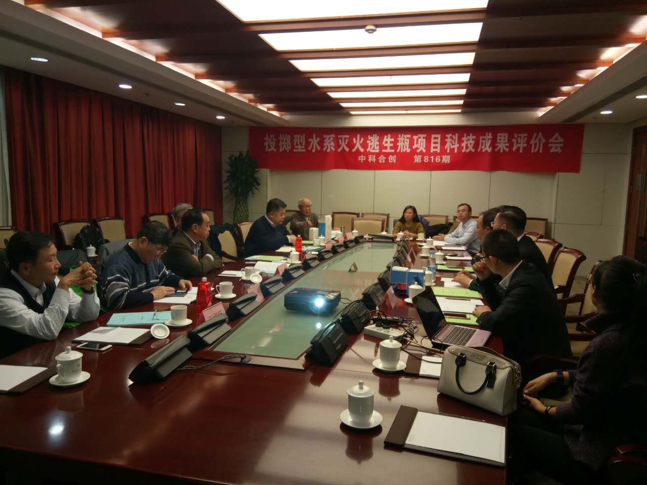 投掷型水系灭火.jpg 投掷型水系灭火.jpg
